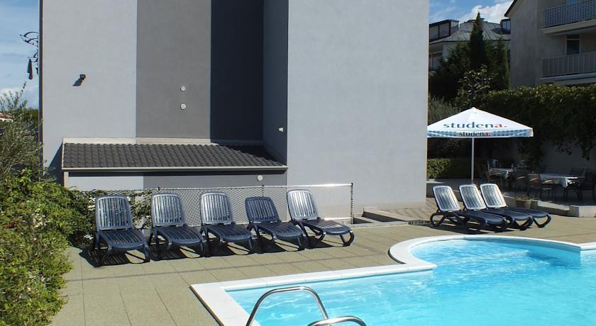 Apartment Mirella Umag Buitenkant foto